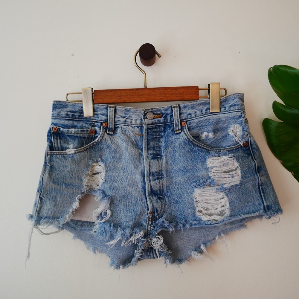 Levi’s Light Wash Button Fly Cutoff Denim Shorts